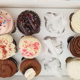 Party, Red Velvet, Salted Chocolate, Smore, All Pink, Bumpy Cake. Vegan options: Chocolate, Vanilla and Cocunut. Party, Red Velvet, Salted Chocolate, Smore, All Pink, Bumpy Cake. Vegan options: Chocolate, Vanilla and Cocunut.
