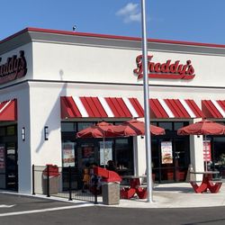 Freddy's Frozen Custard & Steakburgers - Exterior of Alcoa Freddy's location