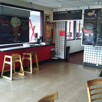 Boomer's Drive In - Inside - Burgers Near Me - Bellingham, Washington