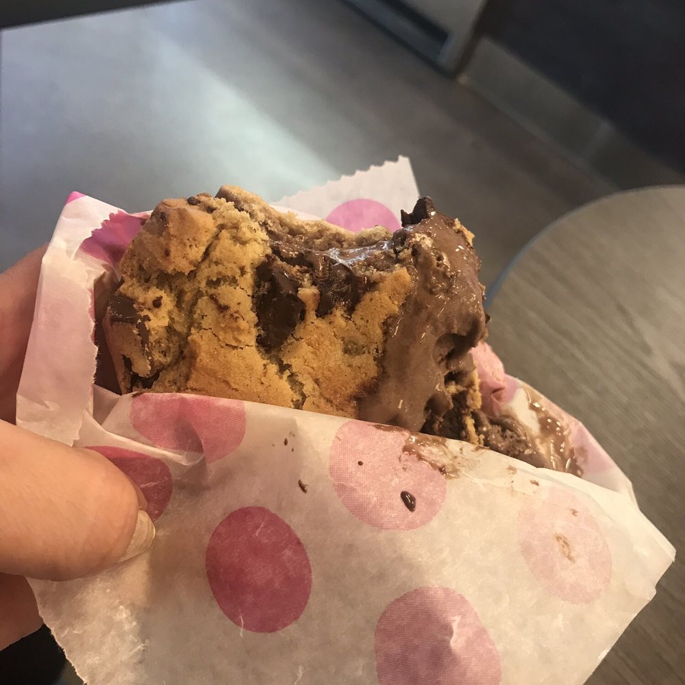 Baskin Robbins - Ice Cream & Frozen Yogurt Near Me - Los Angeles, California Baskin Robbins - Ice Cream & Frozen Yogurt Near Me - Los Angeles, California
