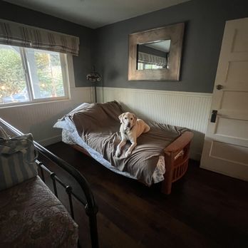 Hotel Charlotte - Pet Friendly Rooms - Hotels Near Me - Groveland, California
