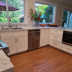 Beautiful waterproof flooring in the kitchen