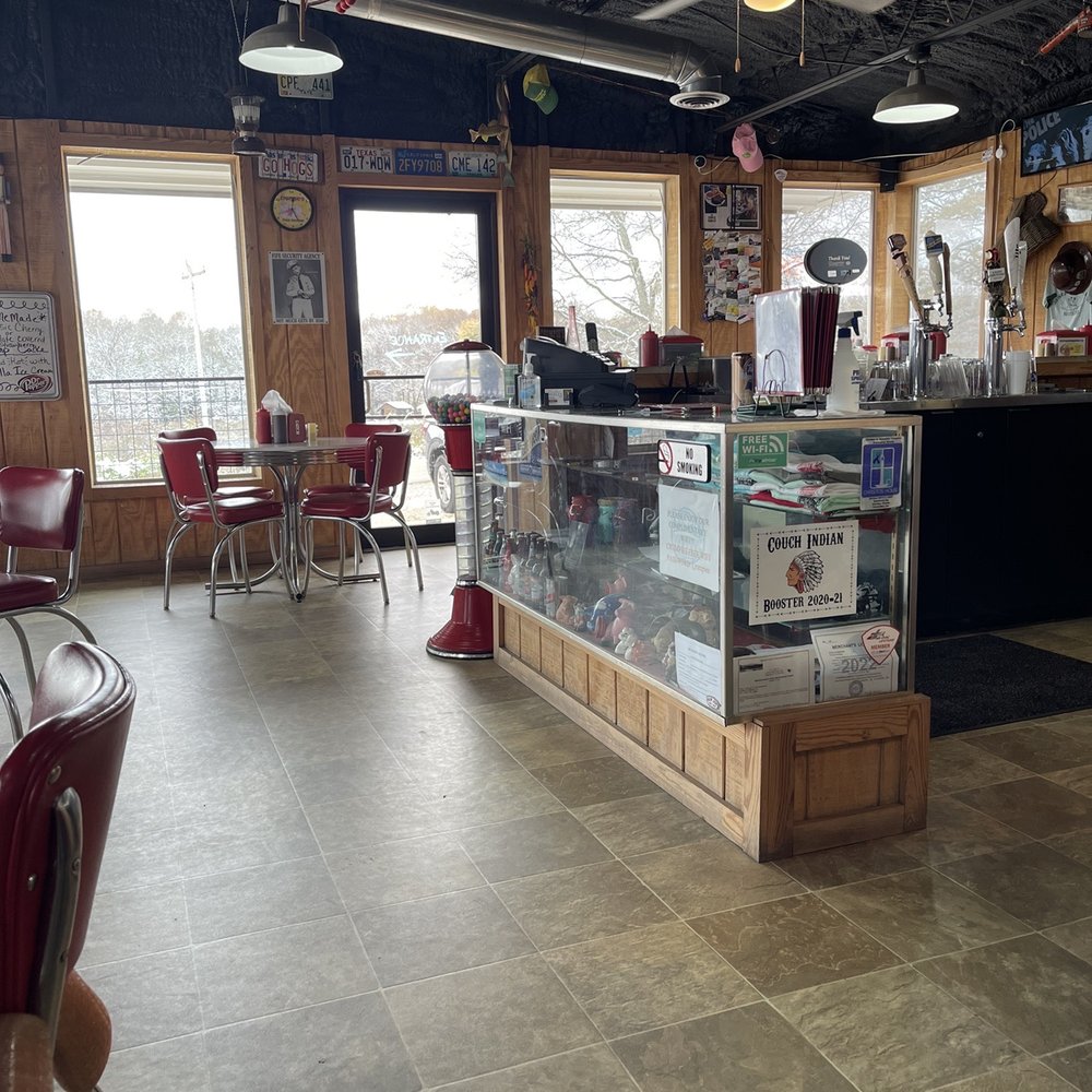 Crumpies 11 Point Smokehouse - Interior - Steakhouses Near Me - Couch, Missouri