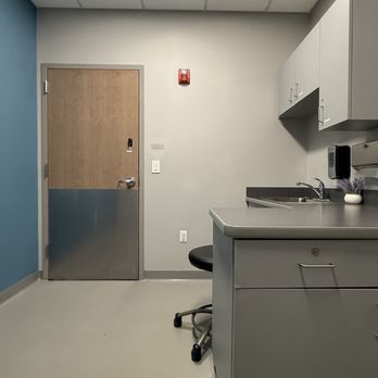 Veterinary Specialty Services - Exam room - Emergency Pet Hospital Near Me - O'Fallon, Missouri Veterinary Specialty Services - Exam room - Emergency Pet Hospital Near Me - O'Fallon, Missouri