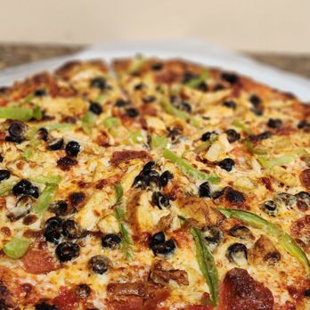 Altadena Bakery - a pizza on a plate - Desserts Near Me - Burbank, California