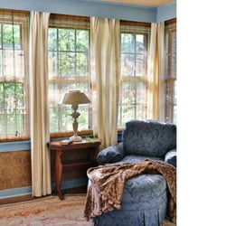 Gosherd Valley Cottage - Cozy chair in sunroom bedroom.