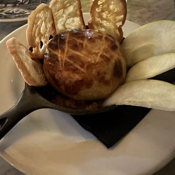 1928 Beacon Hill - Baked brie - American Near Me - Boston, Massachusetts 1928 Beacon Hill - Baked brie - American Near Me - Boston, Massachusetts
