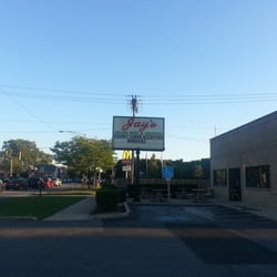 Jay's Food & Liquor - The driveway at Jays, the begining to the best combo beef...