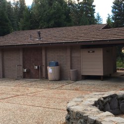 Lake Almanor Rest Area - Clean restrooms