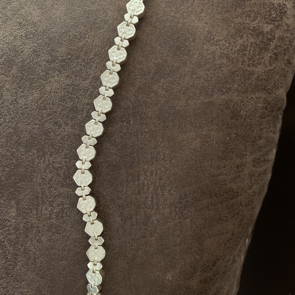 Kendra Scott - Broken clasp - Accessories Near Me - Austin, Texas Kendra Scott - Broken clasp - Accessories Near Me - Austin, Texas