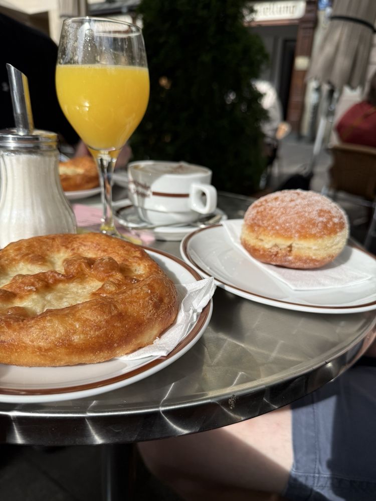 Schmalznudel Café Frischhut