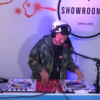 Showroom 11 - DJ ET WorldWide at SHOWROOM 11 - Shoe Stores Near Me - Orlando, Florida Showroom 11 - DJ ET WorldWide at SHOWROOM 11 - Shoe Stores Near Me - Orlando, Florida