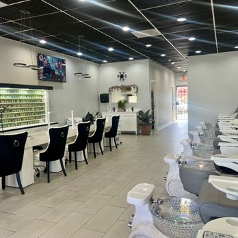 Bloom Nail Arts & Spa - Nail Salons Near Me - Orange, California