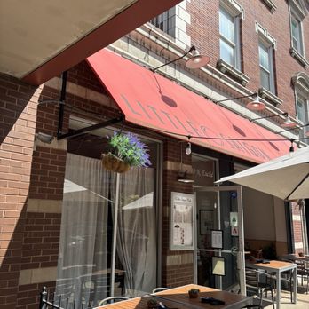 Saigon Cafe - Vietnamese Near Me - Saint Louis, Missouri