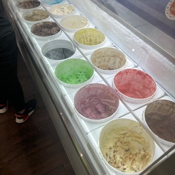 Kilwins Hyde Park - Chocolatiers & Shops Near Me - Chicago, Illinois