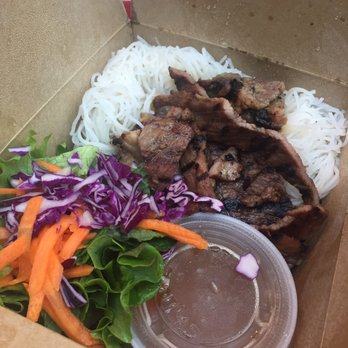 Sen Kitchen - Grilled pork on vermicelli - Pan Asian Near Me - Ottawa, Ontario