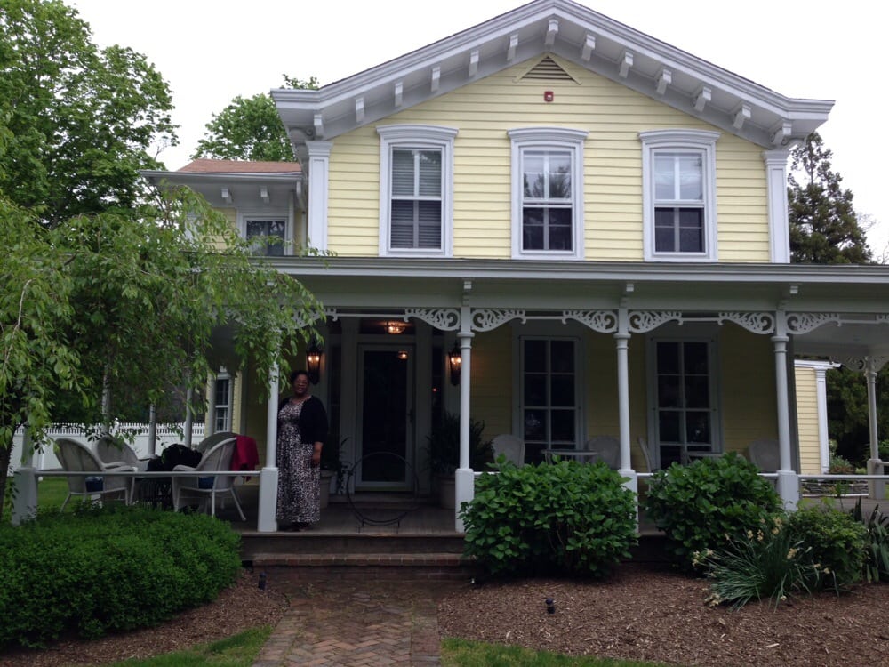 CANDLE LITE INN & GUEST HOUSE Hotels 3 S Ferry Rd, Shelter Island