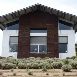 Kooroomba Vineyards and Lavender Farm - The dining room looks over the beautiful lavender and grape vines.
