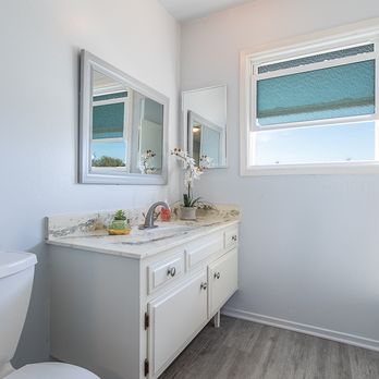 805 Flooring Baths & Kitchens - Upstairs Bathroom - Flooring Near Me - Oxnard, California