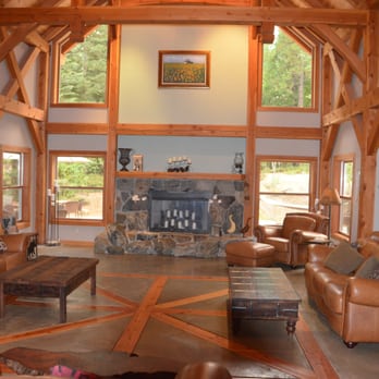 Black Bear Inn - The main living room area - Hotels Near Me - Arnold, California