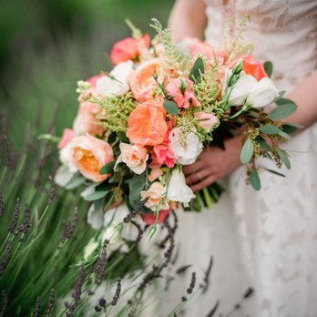 Analog Floral - Sweet peach and white blooms for a gorgeous bridal bouquet. (Photo credit: Alante Photography) - Florists Near Me - Seattle, Washington