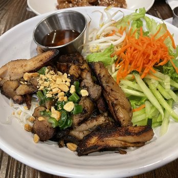 Me Con Bistro - Vermicelli (Bun) Chicken - Chinese Near Me - Austin, Texas Me Con Bistro - Vermicelli (Bun) Chicken - Chinese Near Me - Austin, Texas
