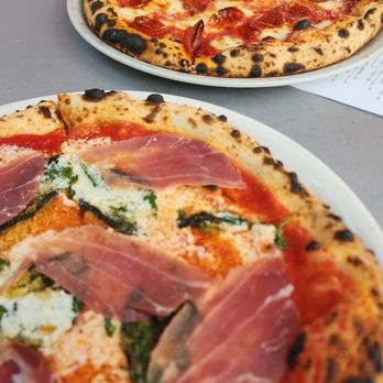 Il Lazzarone - Double pizza, double trouble. - Pizza Near Me - Kansas City, Missouri Il Lazzarone - Double pizza, double trouble. - Pizza Near Me - Kansas City, Missouri