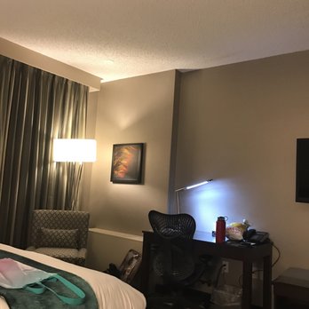 Hotel Blackfoot - Guest room is nicely renovated - Hotels Near Me - Calgary, Alberta Hotel Blackfoot - Guest room is nicely renovated - Hotels Near Me - Calgary, Alberta