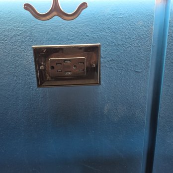 The Bradley Kitchen Bar - USB Charging at the bar seats - New American Near Me - Fort Lauderdale, Florida The Bradley Kitchen Bar - USB Charging at the bar seats - New American Near Me - Fort Lauderdale, Florida