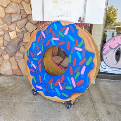 Bill's Donuts - Photo op for the kids