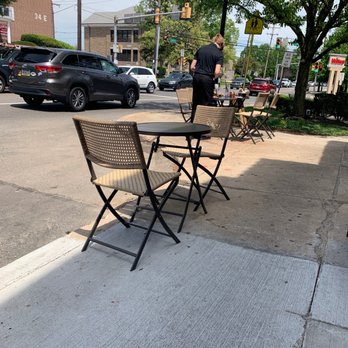 Brick & Brew - Outdoor seating on a beautiful day! - Pizza Near Me - Havertown, Pennsylvania