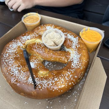 Milwaukee Brat House - Pubs Near Me - Milwaukee, Wisconsin Milwaukee Brat House - Pubs Near Me - Milwaukee, Wisconsin