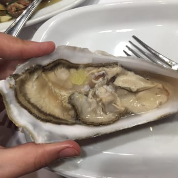 Cervejaria Ramiro - Biggest oyster I've ever seen - Seafood Near Me - Lisbon, 11