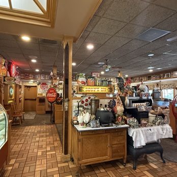 Buttercup Pantry Restaurant - Inside - American Near Me - Placerville, California