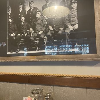 Black Pelican - Decor - Pizza Near Me - Chesapeake, Virginia