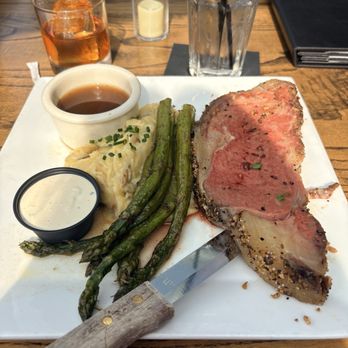 The Main Pub - Prime rib, mashed potatoes and asparagus - American Near Me - Manchester, Connecticut