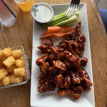 Tailfins Waterfront Grill - Boneless bbq wings and tater tots - Seafood Near Me - Destin, Florida Tailfins Waterfront Grill - Boneless bbq wings and tater tots - Seafood Near Me - Destin, Florida