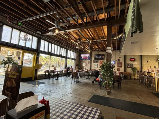 Gus's World Famous Fried Chicken by null