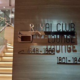 Entrance to the Club: up a few steps please...