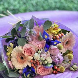 Sayrewoods Floral & Event Design - This is the bouquet Alex made for us.
