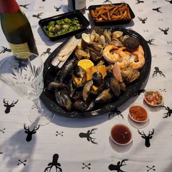 Joséphine - Seafood platter for 2 + gnocchi and fries - Seafood Near Me - Montreal, Quebec Joséphine - Seafood platter for 2 + gnocchi and fries - Seafood Near Me - Montreal, Quebec
