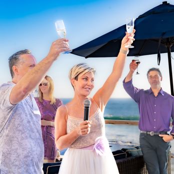 Victoria Rogers Photography - Cheers! Party overlooking the beach - Session Photography Near Me Victoria Rogers Photography - Cheers! Party overlooking the beach - Session Photography Near Me