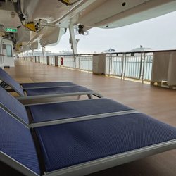 Puerto de la Bahía de Cádiz - Lounging around onboard the NCL Dawn