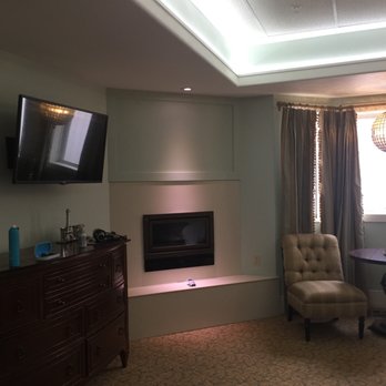 Winifred International Suites - Paris Suite - Hotels Near Me - Winifred, Montana