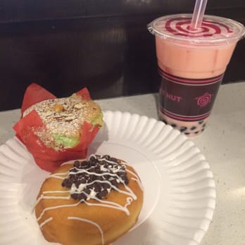 Sweet Hut Bakery & Cafe - Strawberry milk tea with boba, Irish Cremer donut, pandan cupcake - Bakeries Near Me - Duluth, Georgia Sweet Hut Bakery & Cafe - Strawberry milk tea with boba, Irish Cremer donut, pandan cupcake - Bakeries Near Me - Duluth, Georgia