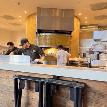 California Pizza Kitchen - Pizza Near Me - Paramus, New Jersey