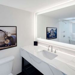 Guest room bath