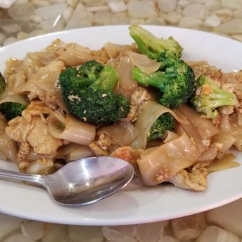 Pink Elephant - Chicken pad see ew - Japanese Near Me - Canoga Park, California Pink Elephant - Chicken pad see ew - Japanese Near Me - Canoga Park, California