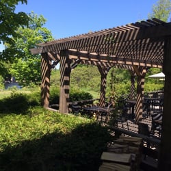 The Old Bridge Inn Resturant - Outdoor patio dining overlooking river