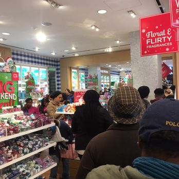 Bath & Body Works - Black Friday line..... I was on the line for literally 1 hour so worth it tho - Cosmetics & Beauty Supply Near Me - Brooklyn, New York